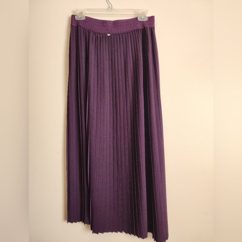 Purple Pleated Fabric - Picture 2 of 4